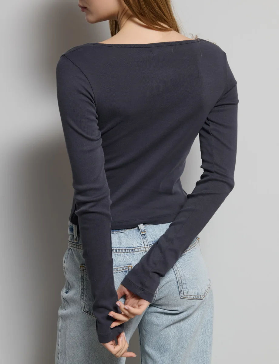 T-shirt blu notte a manica lunga con dettagli in pizzo - immagine 4